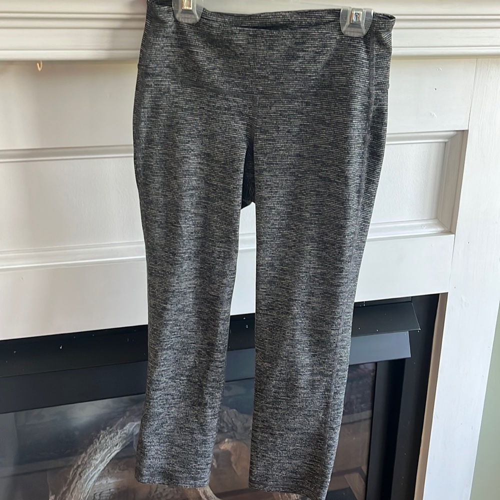Old Navy Active High-Rise Capri Leggings